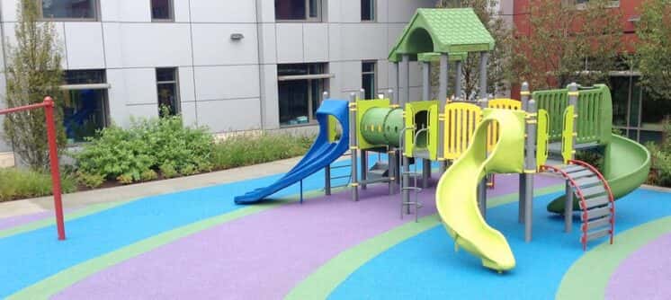 Oyun Alanları ve Eğlence Merkezlerinde Renkli Epoksi Zeminler